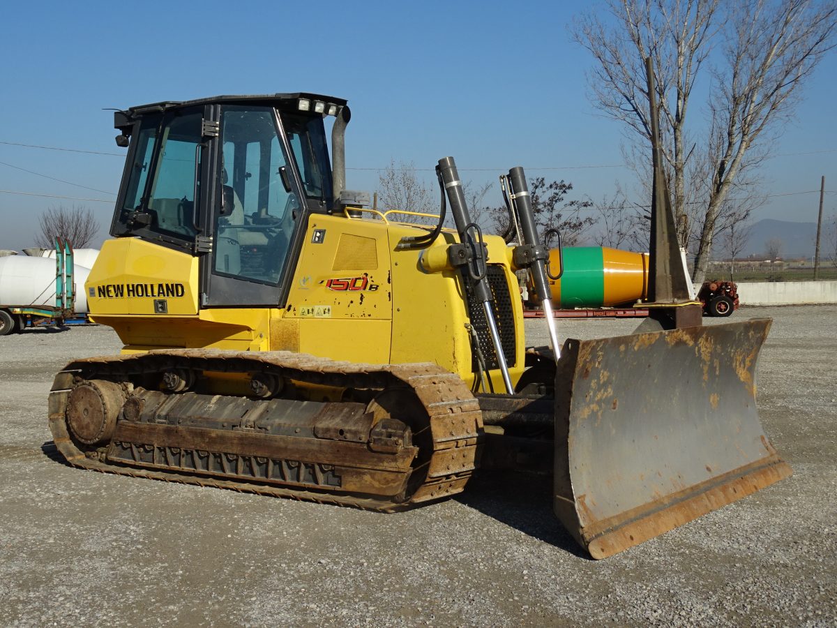 NEW HOLLAND  D150B
